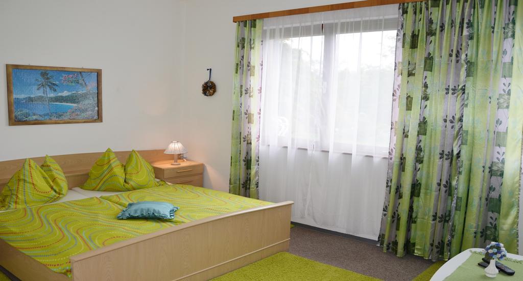 Gasthof-Pension Karawankenblick Pörtschach am Wörthersee Eksteriør billede