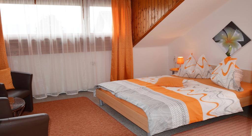 Gasthof-Pension Karawankenblick Pörtschach am Wörthersee Værelse billede